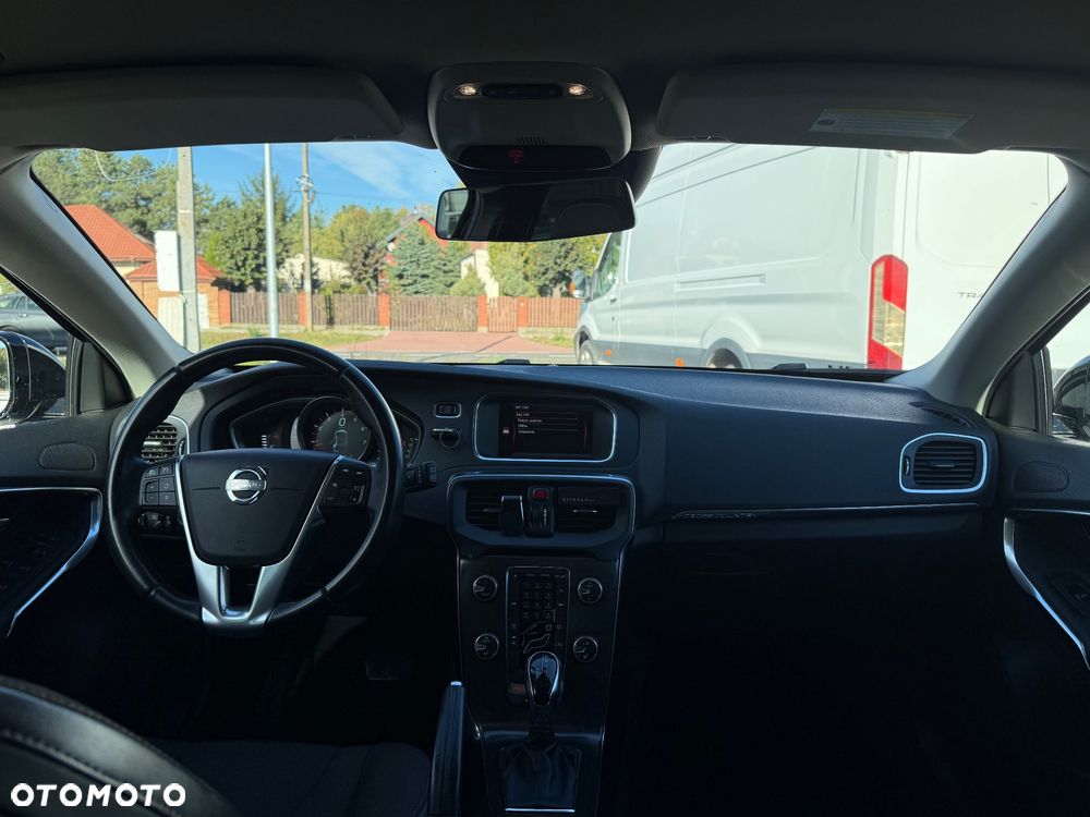 Volvo V40 - 25