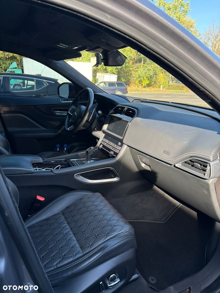 Jaguar F-Pace 5.0 V8 P550 AWD SVR - 9