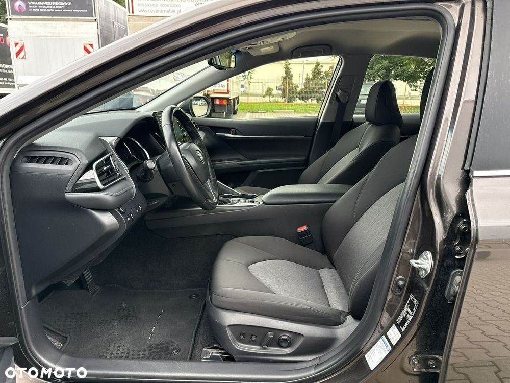 Toyota Camry 2.5 Hybrid Comfort CVT - 11
