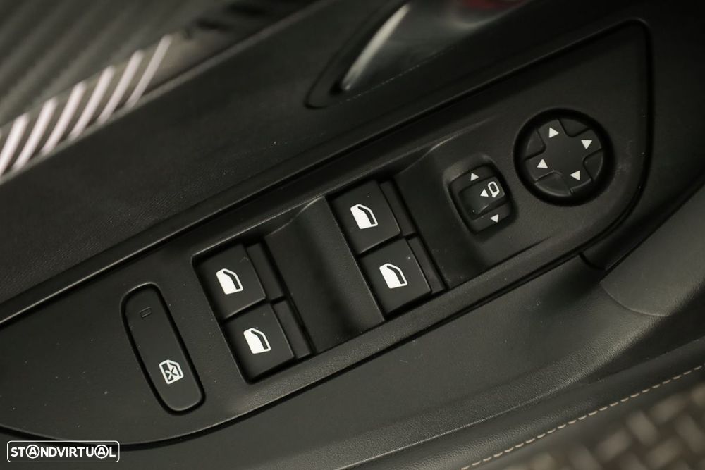 Peugeot 2008 1.2 PureTech Allure - 20