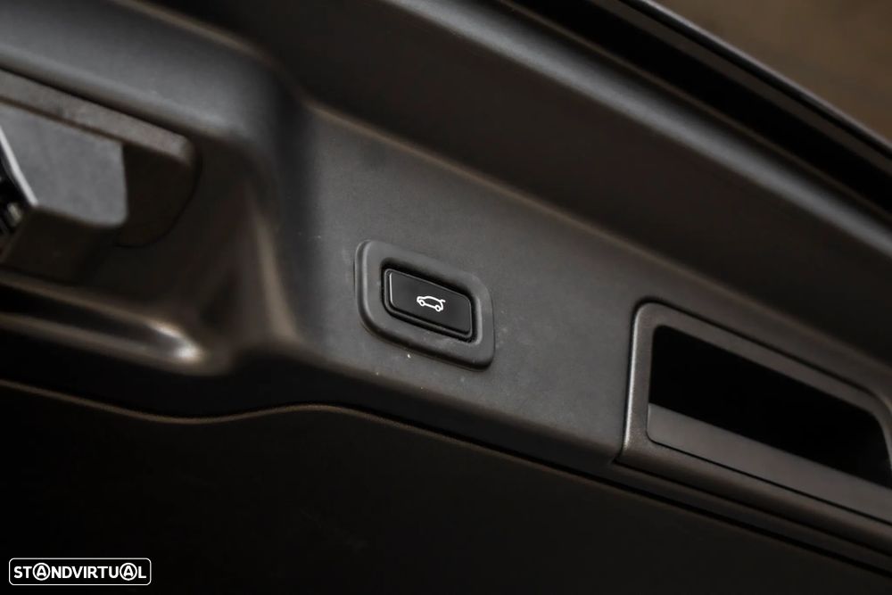 Land Rover Range Rover Evoque 2.0 D240 AWD Auto - 35