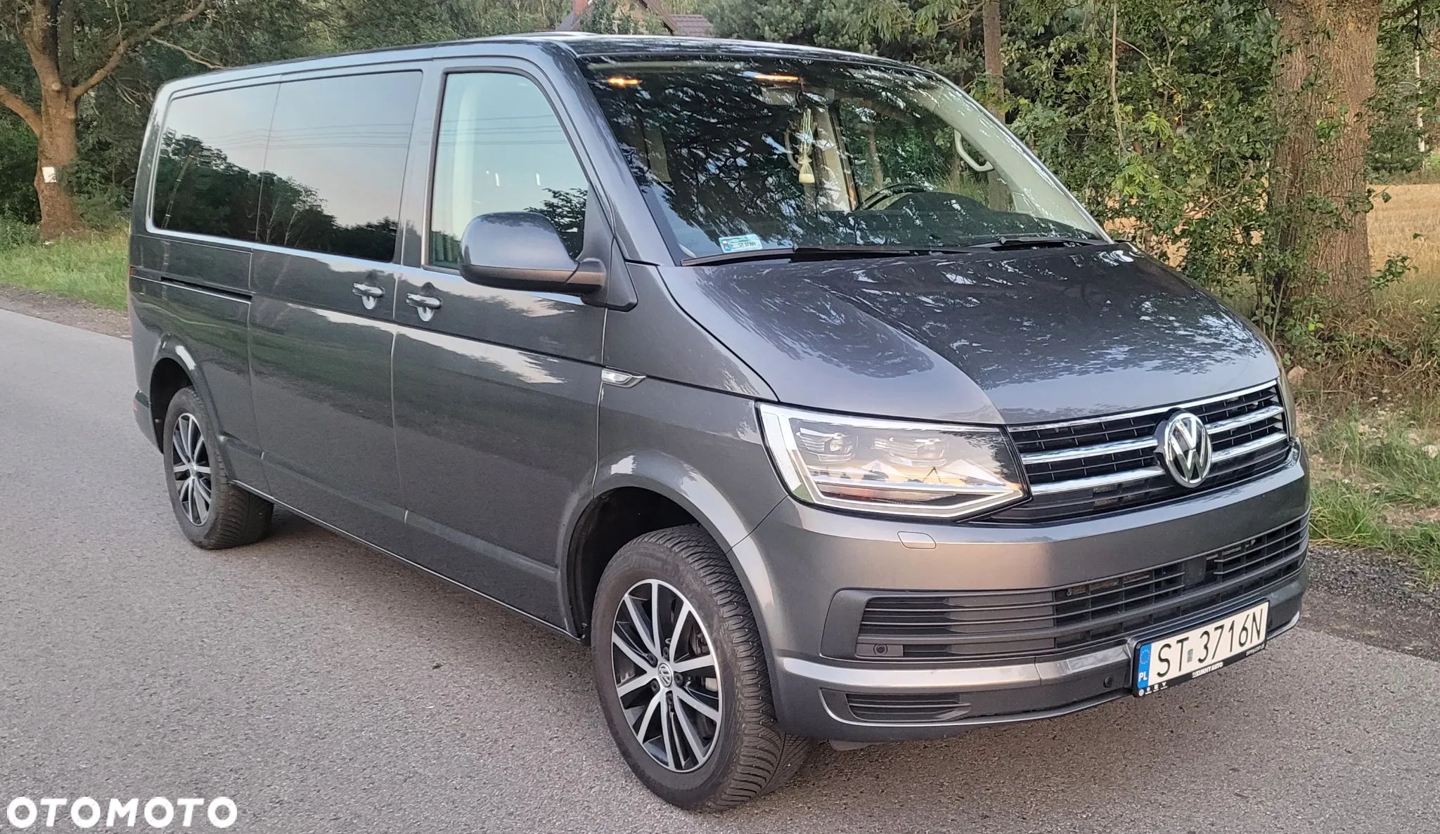 Volkswagen Multivan - 1