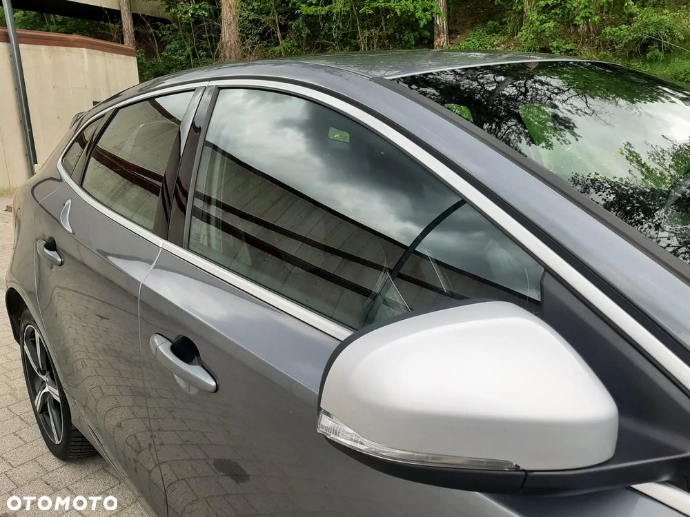Volvo V40 D3 Geartronic RDesign - 12