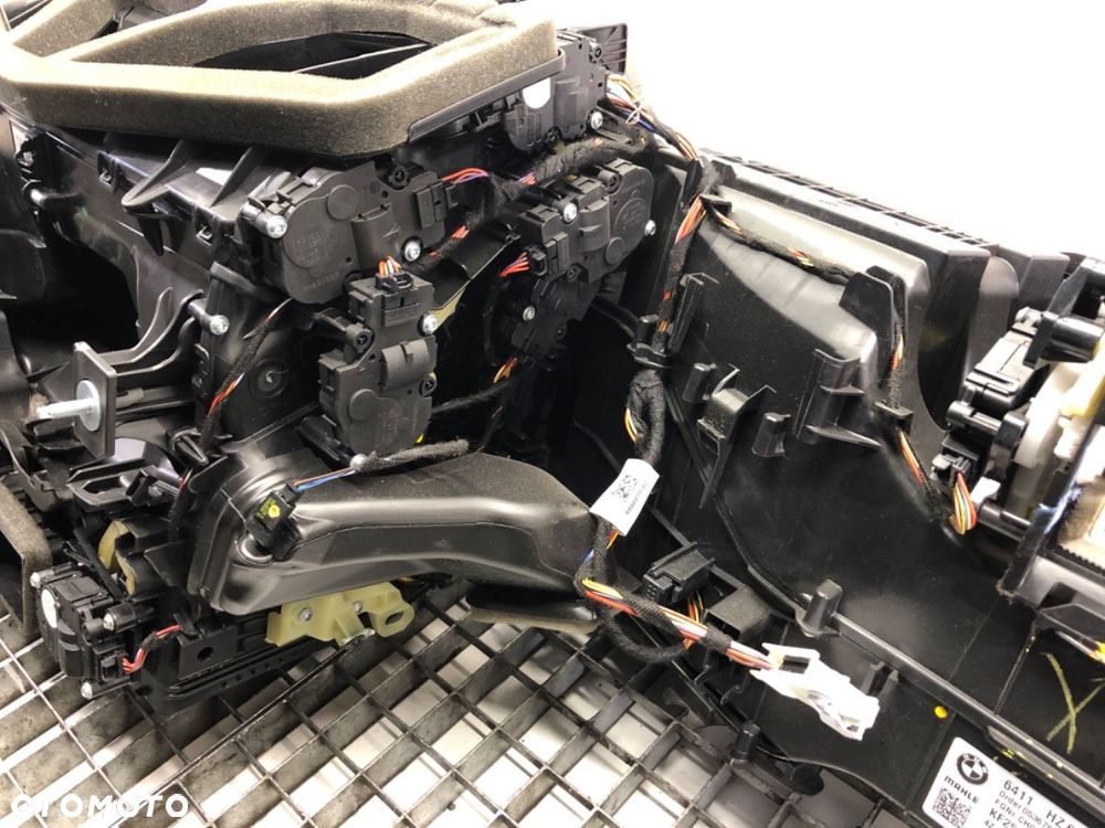 NAGRZEWNICA KOMPLETNA KOMBAJN  BMW 5 (G30, F90) 2016 - 2022 M5 Competition 460 kW [625 KM] benzyna - 3