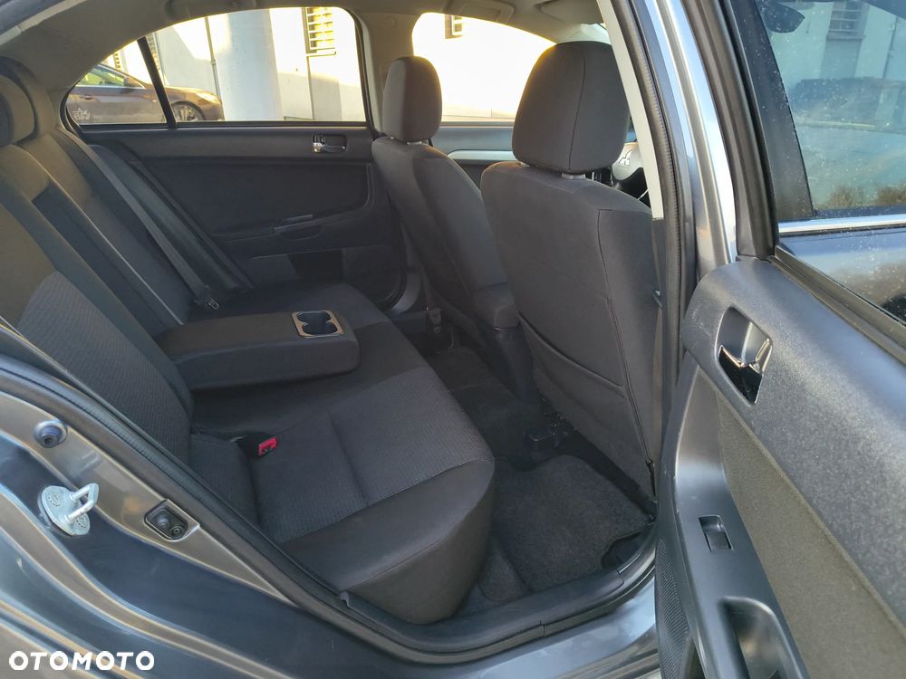 Mitsubishi Lancer - 32