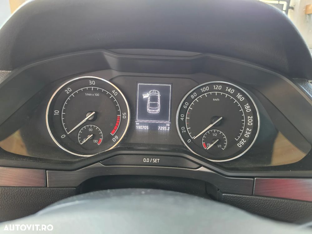 Skoda Superb 2.0 TDI DSG Style - 3