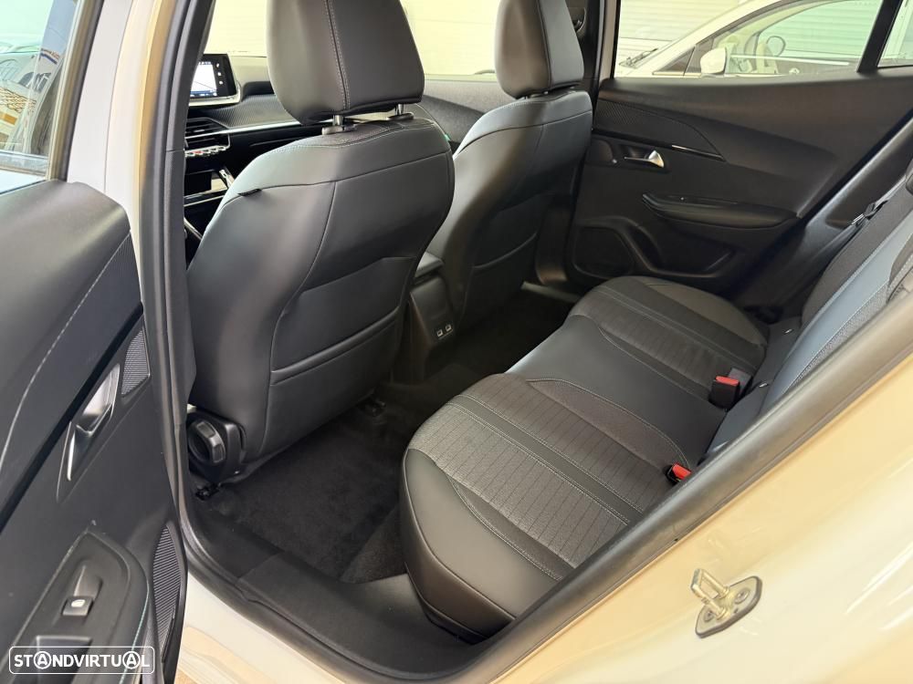 Peugeot 2008 1.2 PureTech Allure Pack - 19