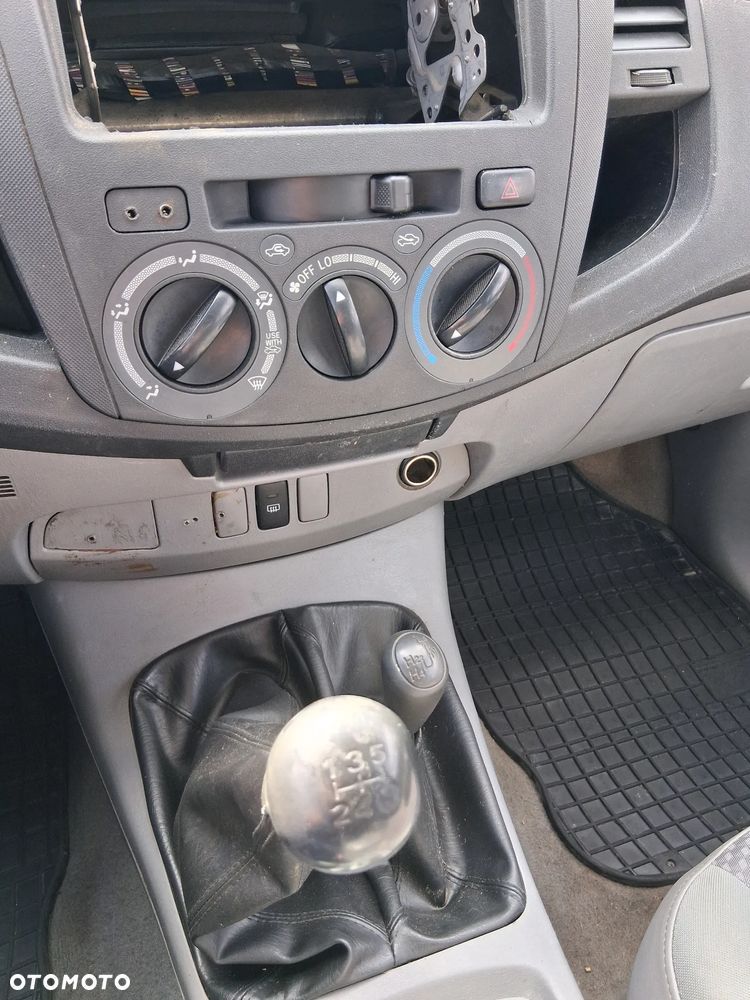 Toyota Hilux 2.5 D-4D DLX - 15