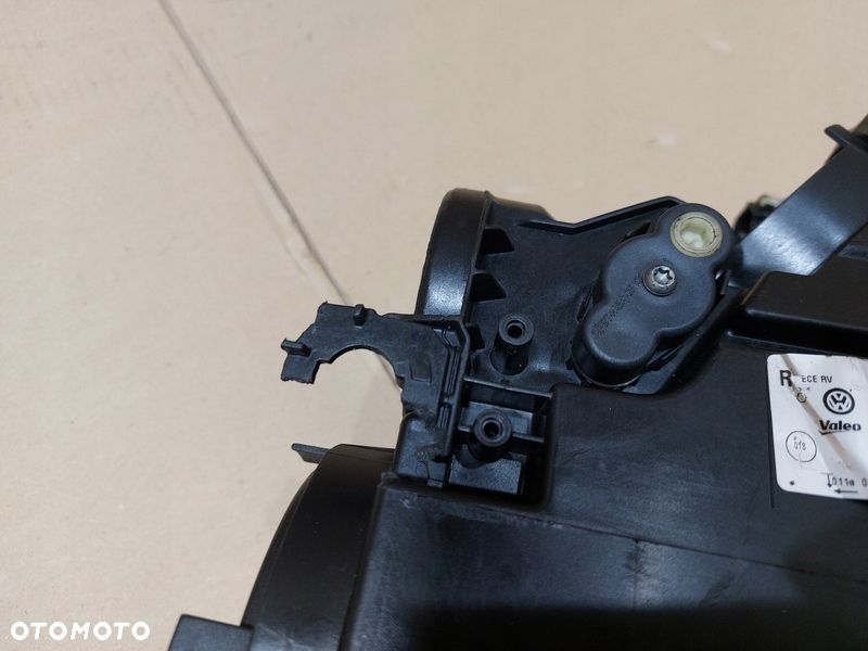 LAMPA PRAWY PRZÓD T-CROSS 2GM 2GM941006A - 6