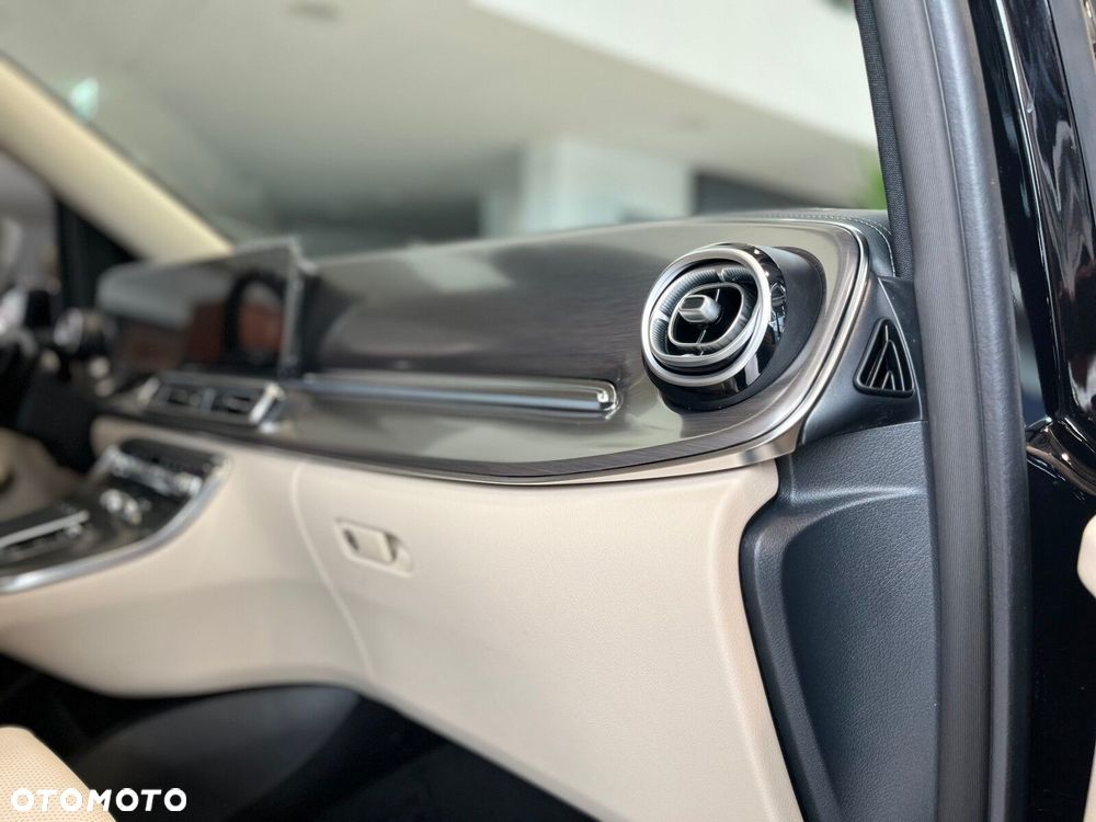 Mercedes-Benz Klasa V - 16