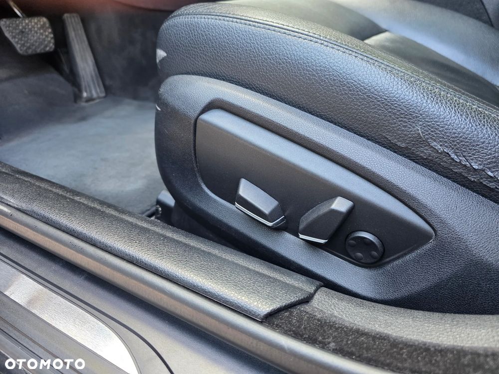 BMW Seria 5 528i xDrive Sport-Aut - 13