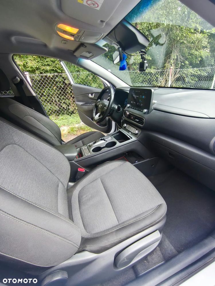 Hyundai Kona - 11