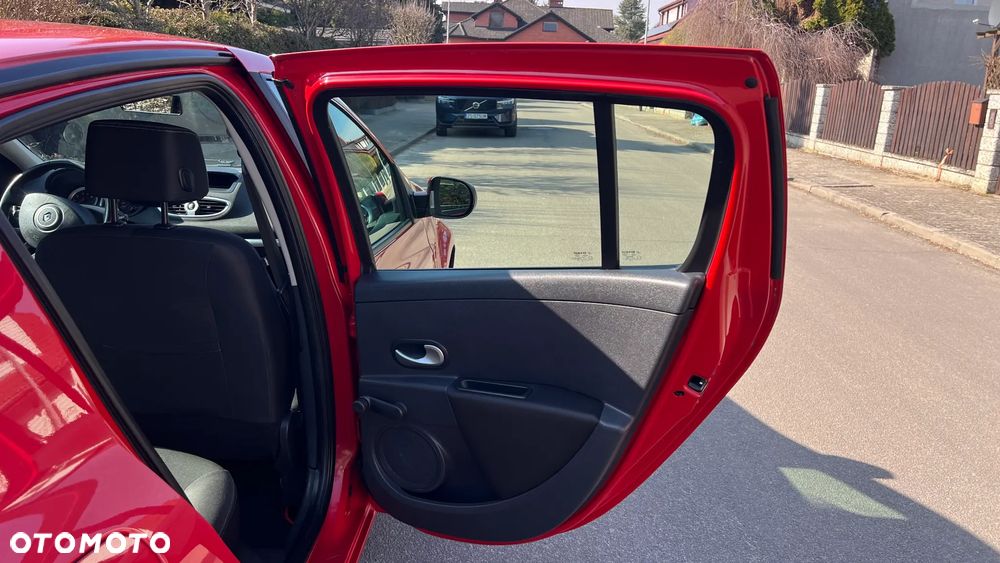Renault Clio - 17