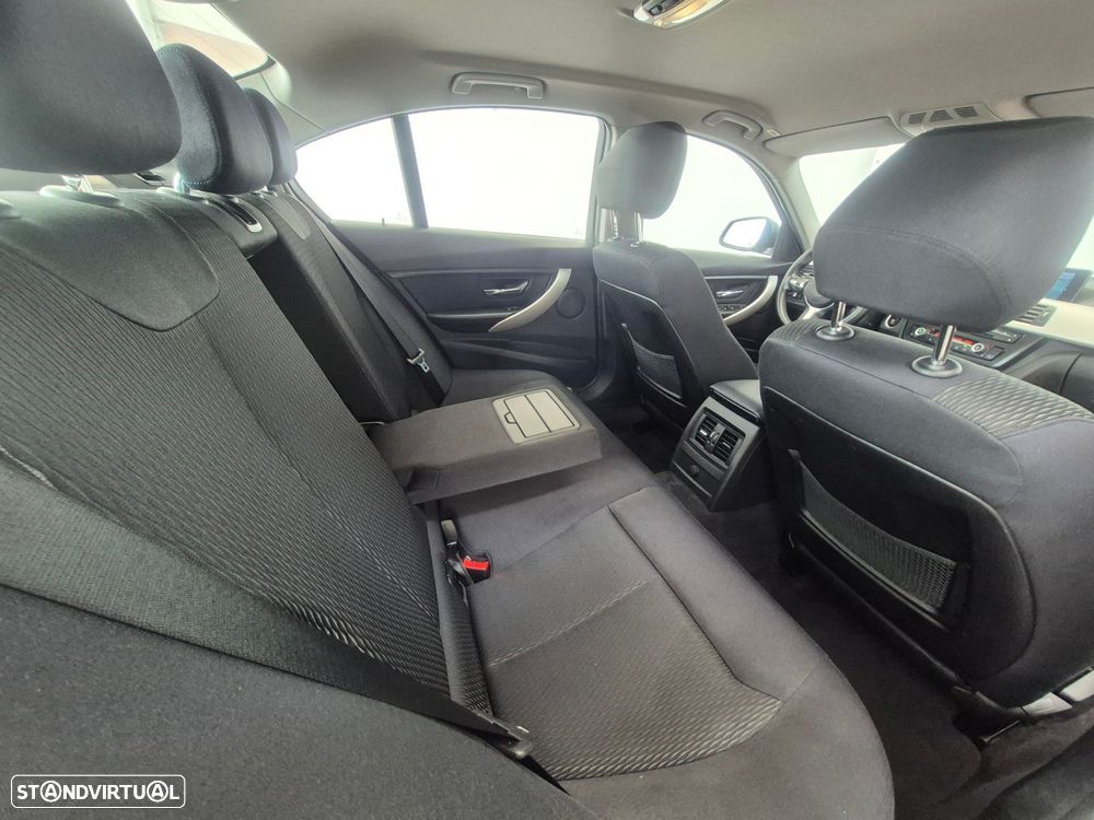 BMW 316 i Line Modern Auto - 26