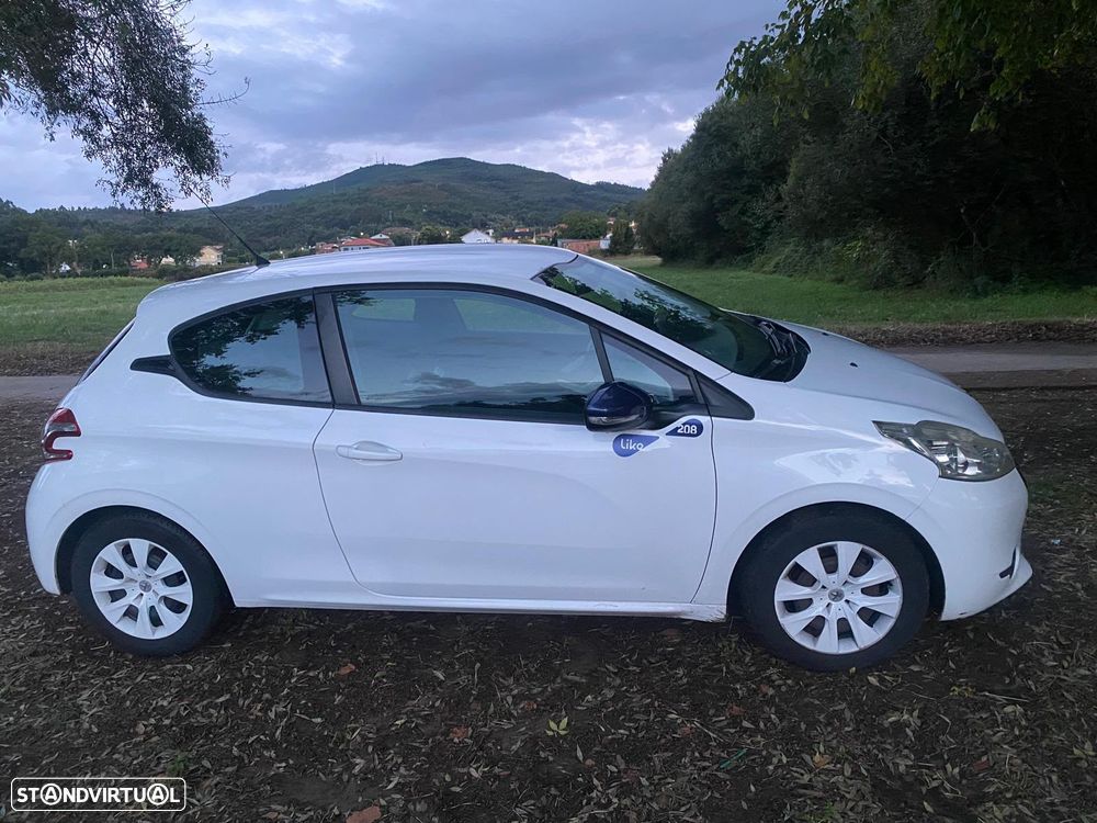 Peugeot 208 - 3