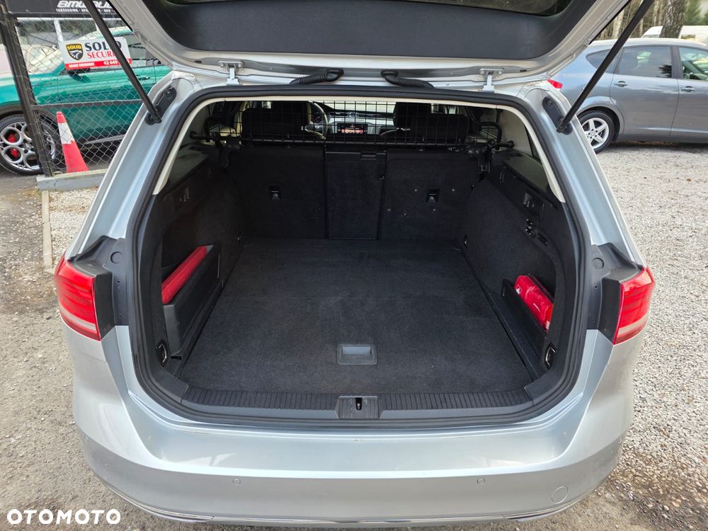 Volkswagen Passat 2.0 TDI SCR DSG Comfortline - 23