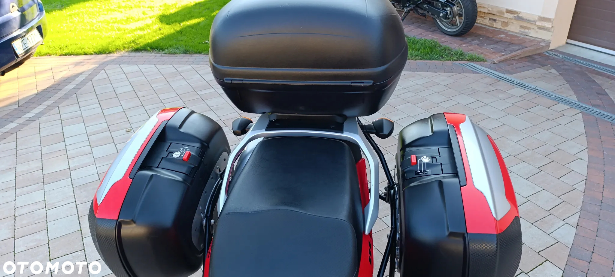 Suzuki V-STROM - 10