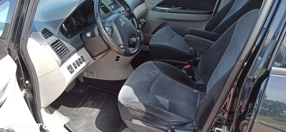 Mitsubishi Grandis - 9
