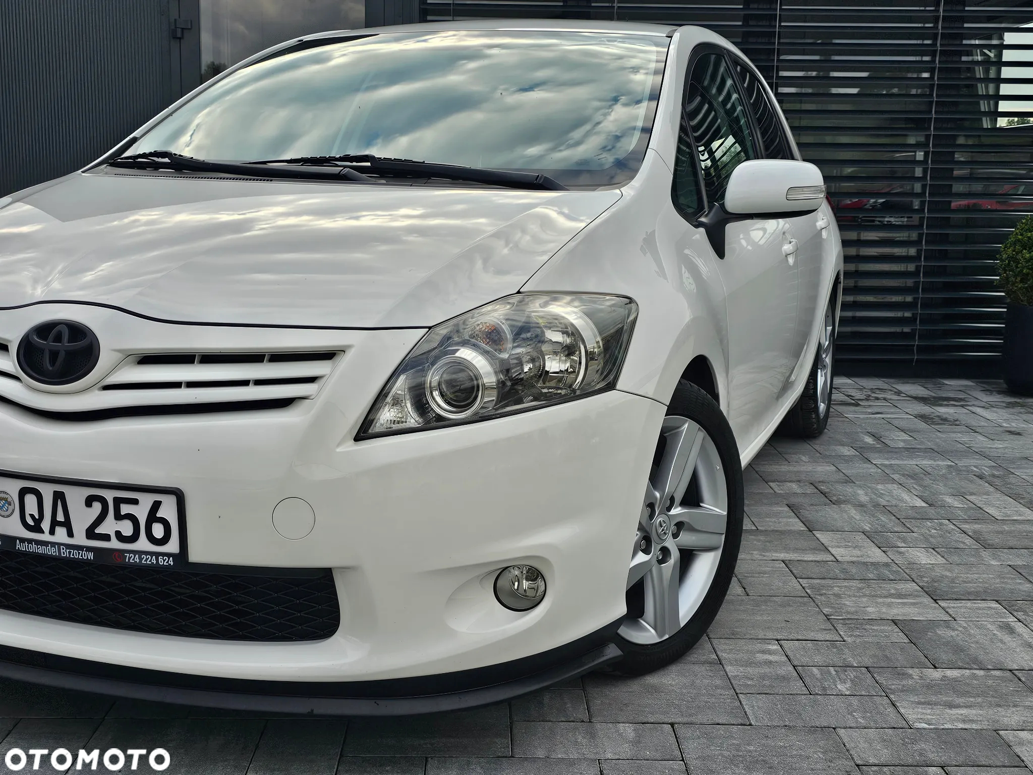 Toyota Auris 1.6 Premium - 19