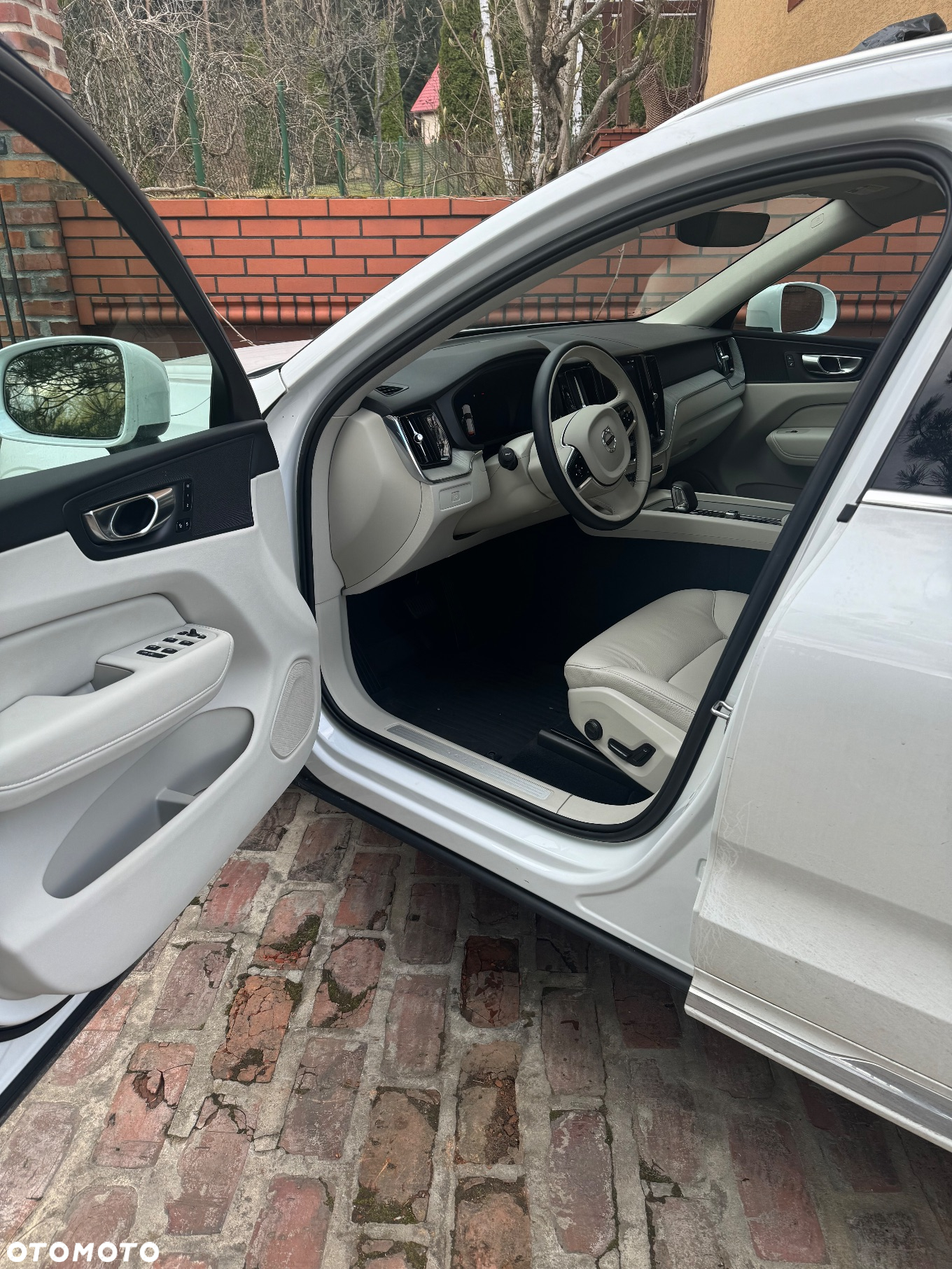 Volvo XC 60 B5 B AWD Plus Bright - 19