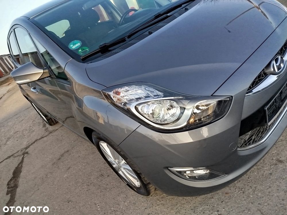Hyundai ix20 1.6 CRDi Fifa World Cup Edition - 16