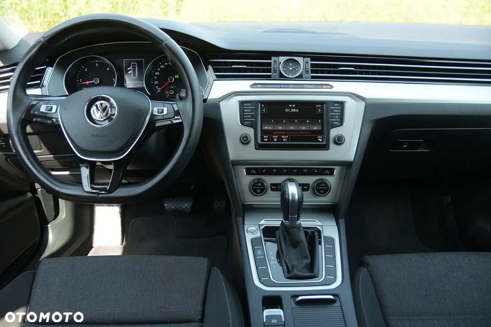 Volkswagen Passat - 29