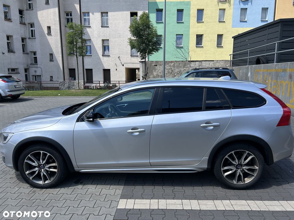 Volvo V60 Cross Country - 9