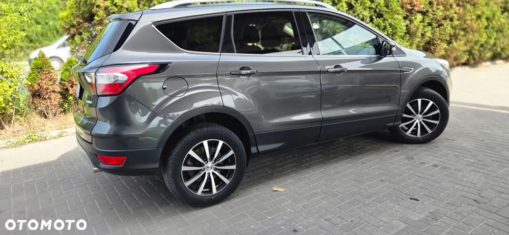 Ford Kuga 1.5 EcoBoost 2x4 Titanium - 16