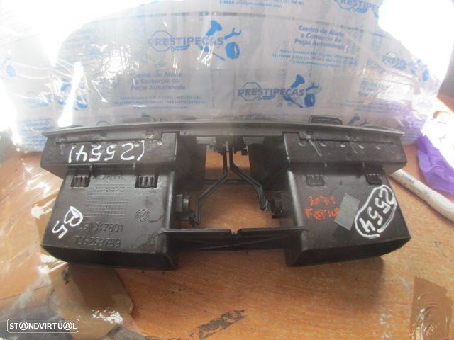 Grelha Friso 735269789 FIAT STILO SW 2003 1.6 16V 105CV 5P PRETO MEIO GRE VENTILAÇÃO - 2