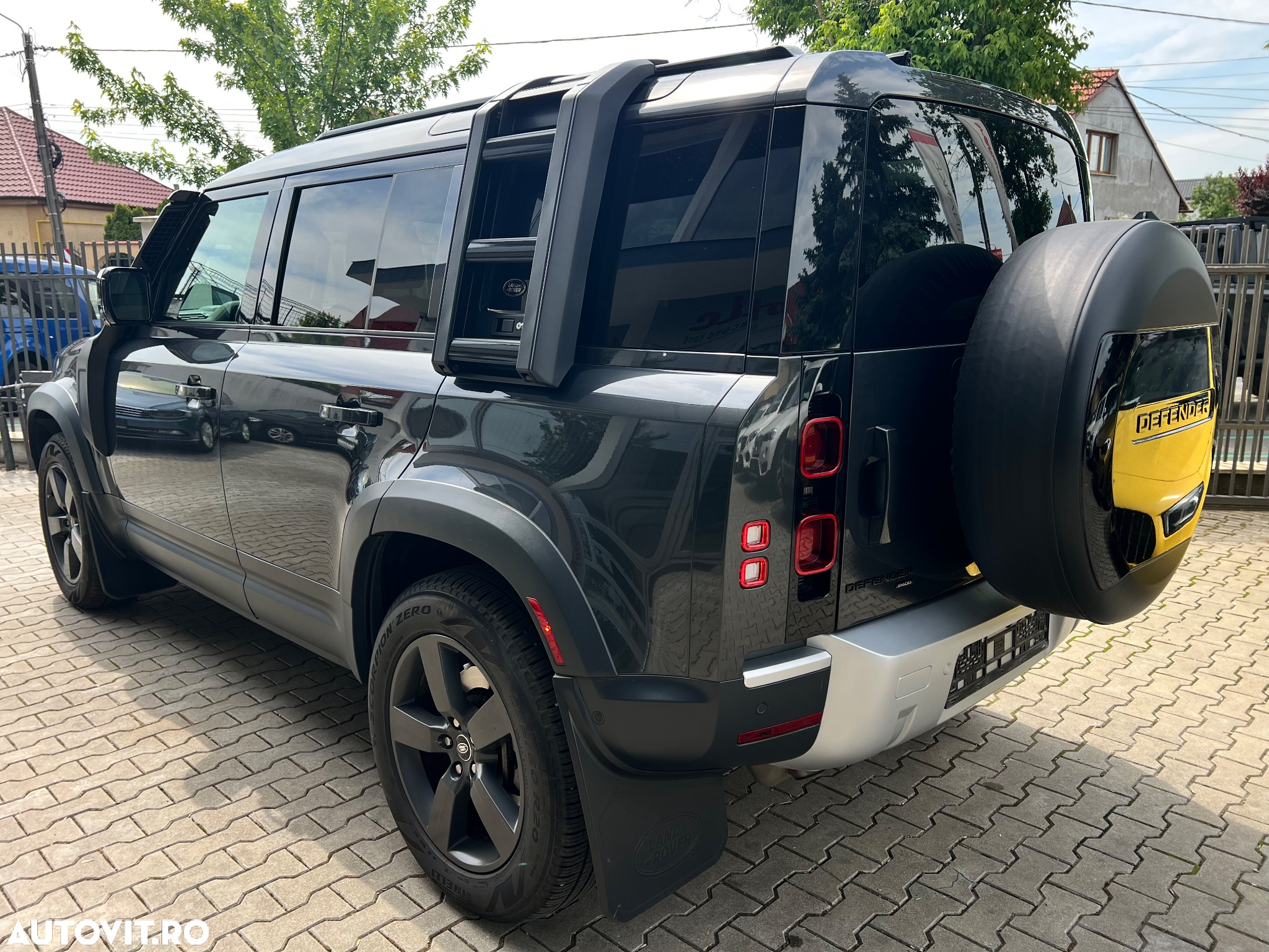 Land Rover Defender 110 3.0P 400 MHEV - 8