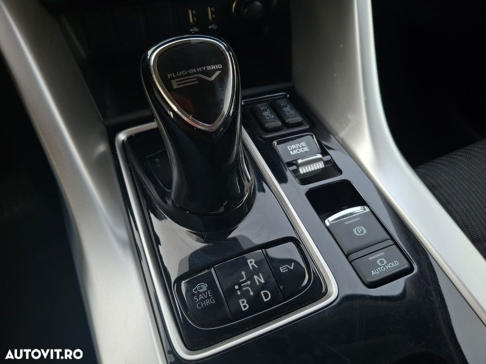 Mitsubishi Eclipse-Cross - 32