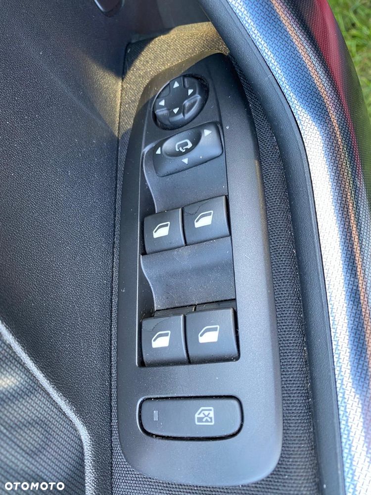 Peugeot 2008 BlueHDi FAP 120 STOP & START Allure - 17