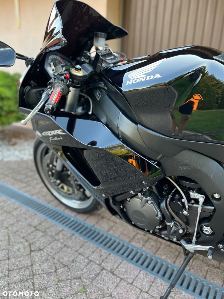 Honda CBR - 23