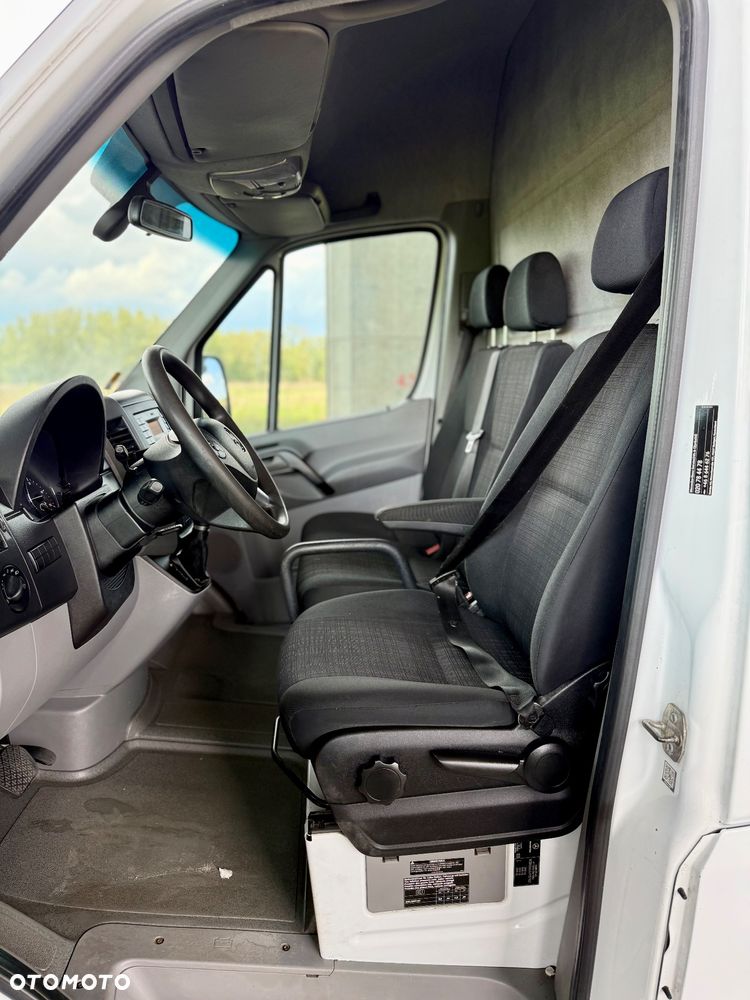 Mercedes-Benz Sprinter - 13