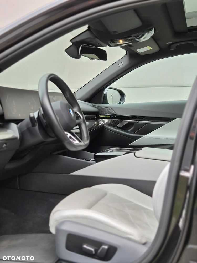 BMW Seria 5 2023 photo 4