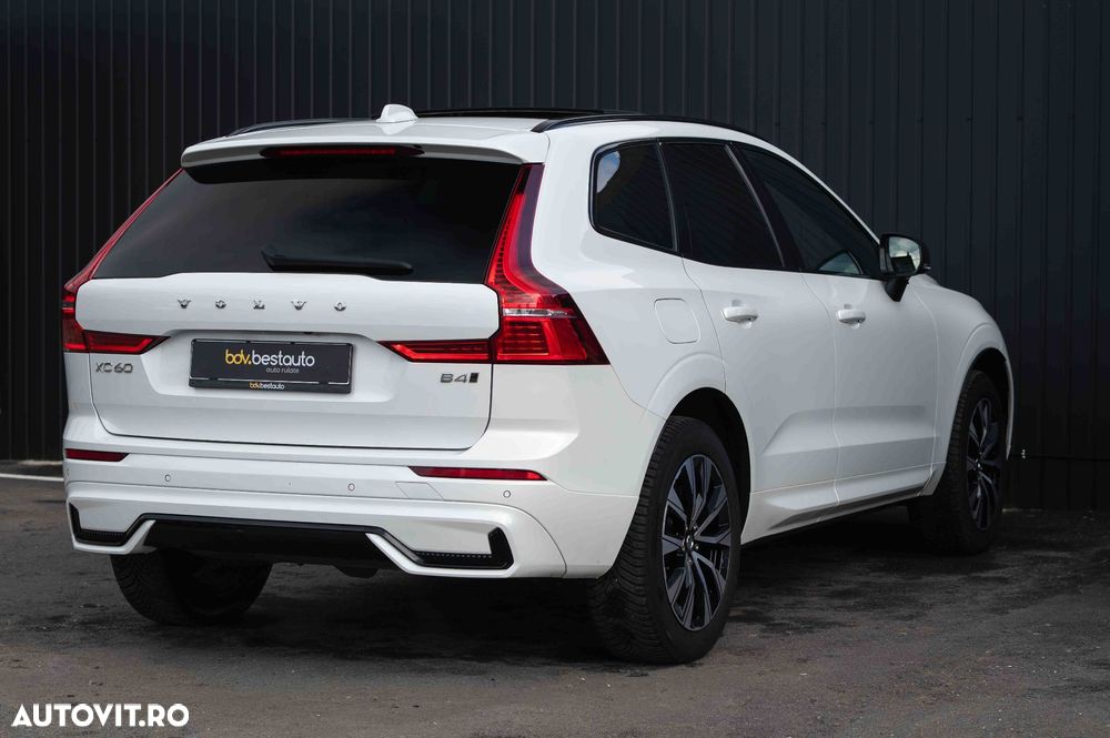 Volvo XC 60 B4 MHEV AT8 AWD R-Design - 28
