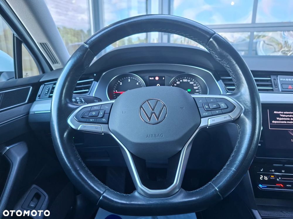 Volkswagen Passat - 16