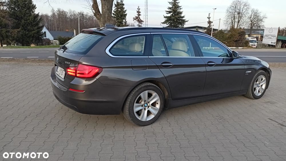 BMW Seria 5 525d xDrive Luxury Line - 13