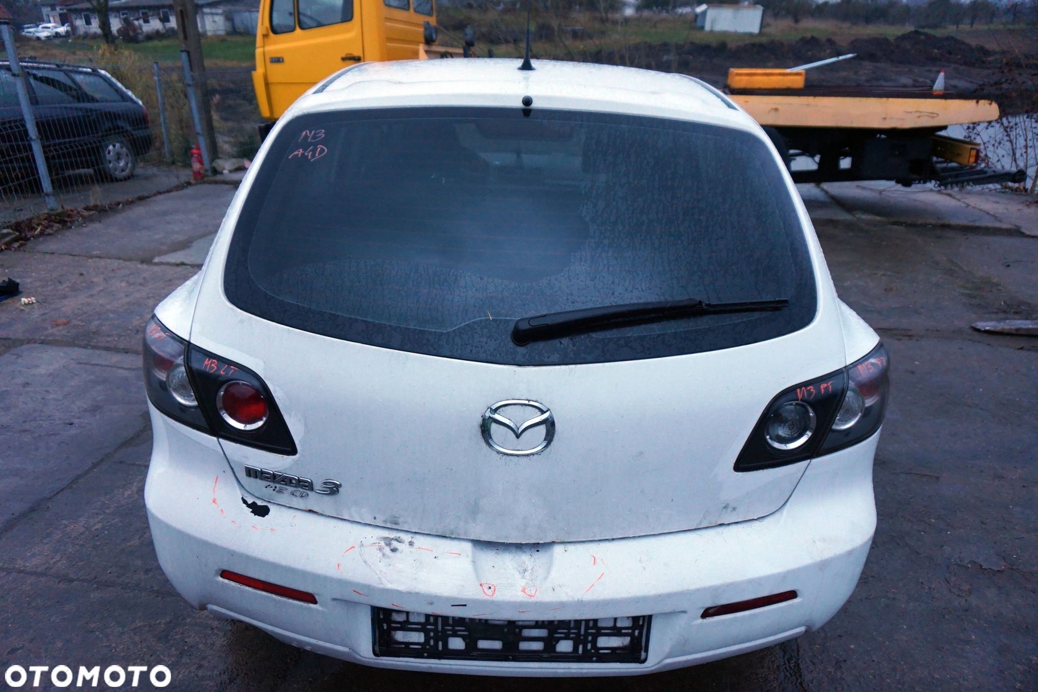 KLAPA BAGAŻNIKA TYLNA 3 I BK LIFT 5D HB A4D  BIAŁY MAZDA 2006-2009 - 1