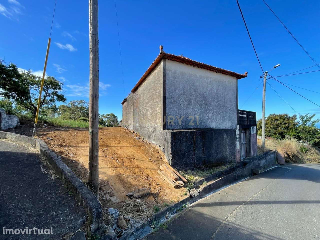 Casa Tradicional em Pedra para Renovar na Calheta - Grande imagem: 4/6