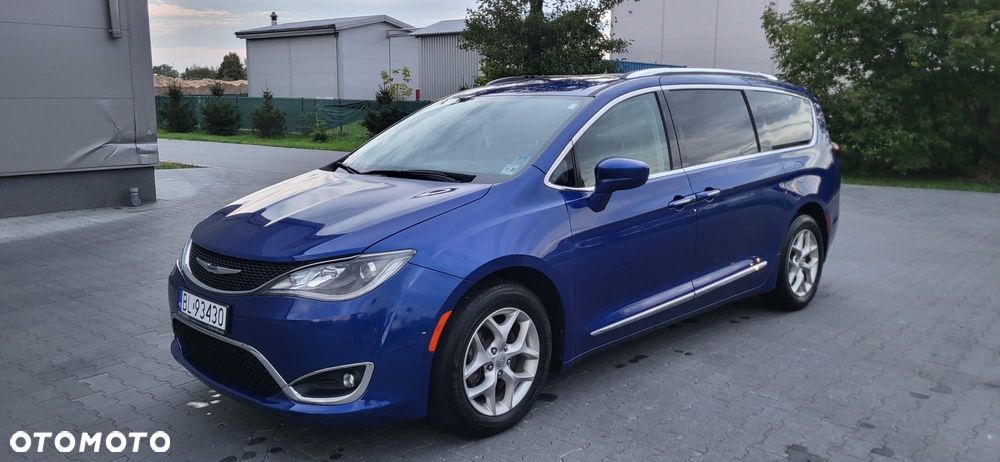 Chrysler Pacifica - 5