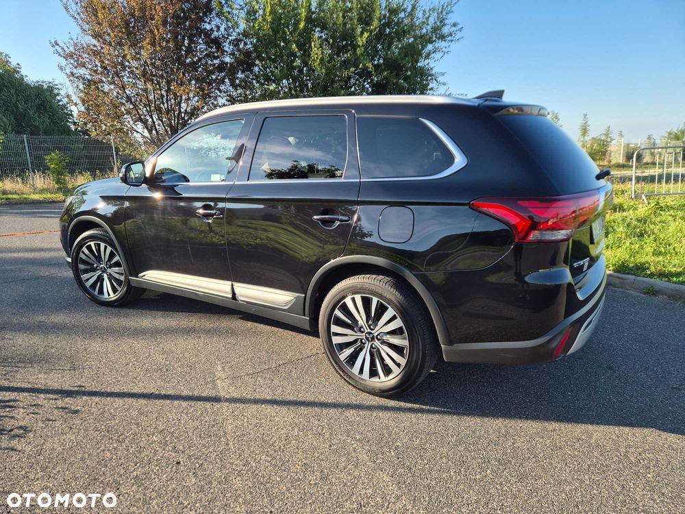 Mitsubishi Outlander - 2