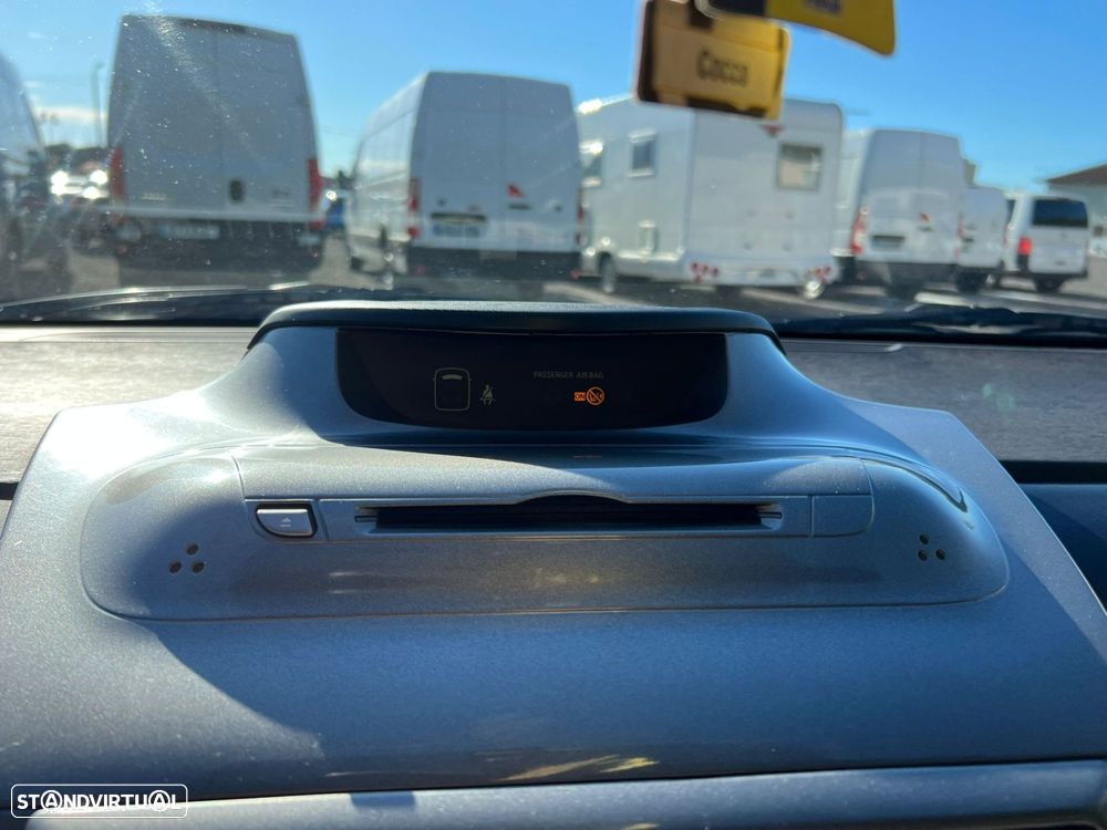 Toyota iQ 1.4 D-4D - 29