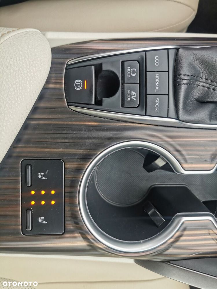 Toyota Camry 2.5 Hybrid Executive CVT - 24