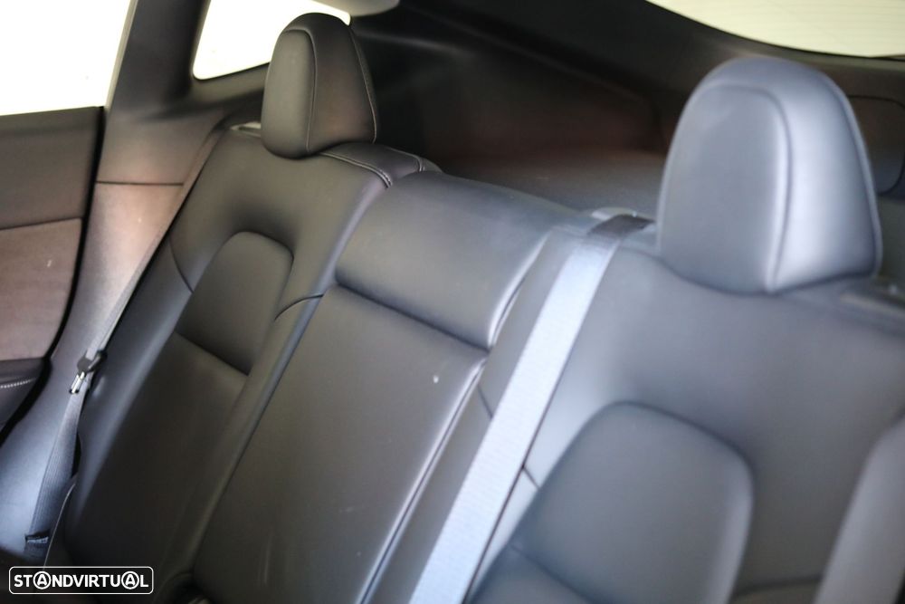 Tesla Model Y Long-Range RWD - 17