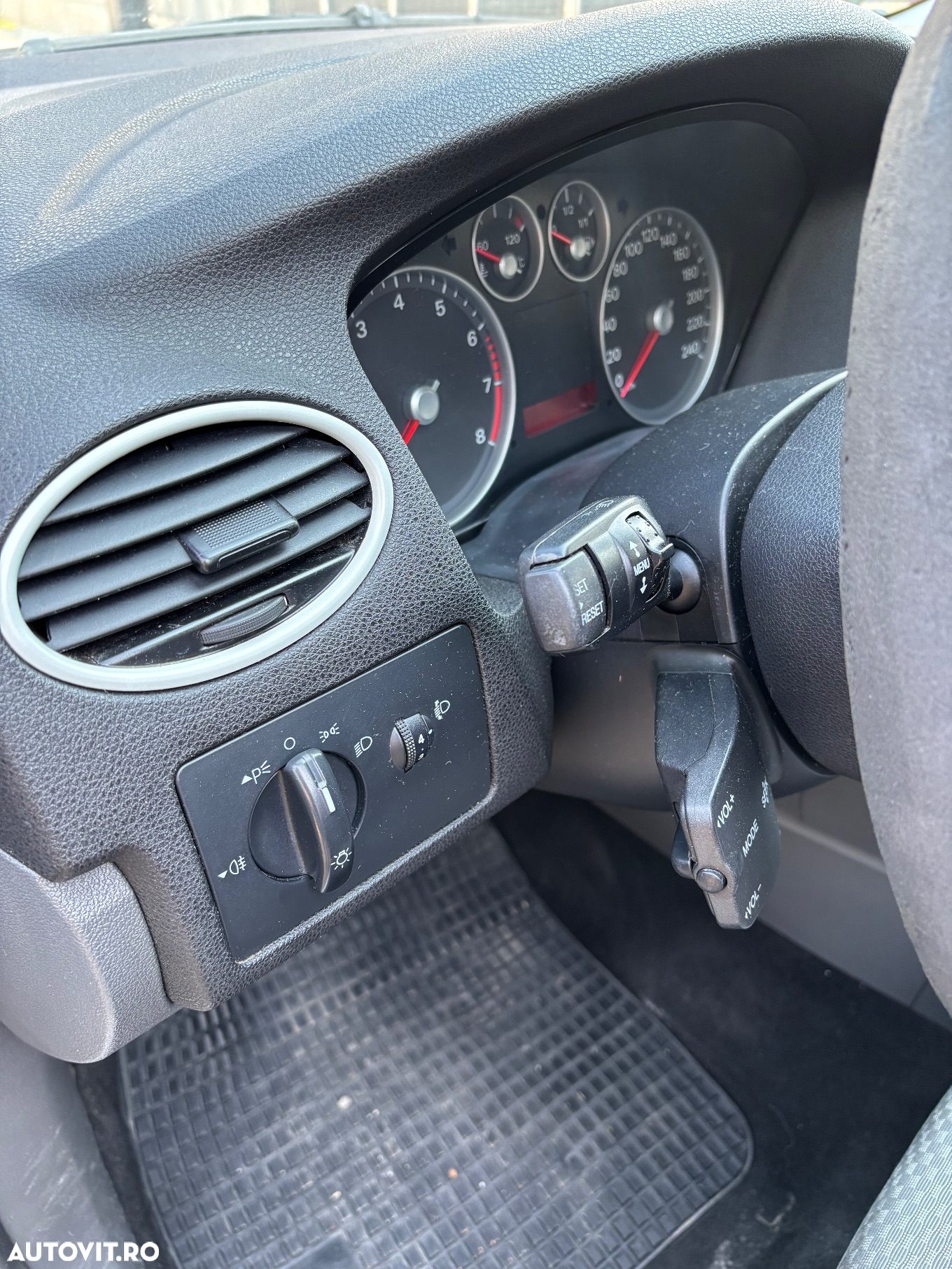 Ford Focus 1.6 16V Style - 14