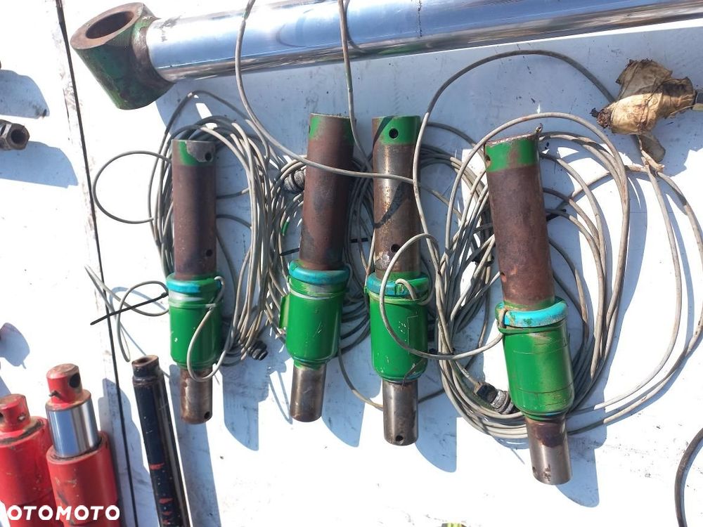 Siłowniki hydrauliczne ,siłownik elektryczny , rury wysypu 45100065,45100029, serta,12719910, hydac M91,M92 ACW021162A,siłownik kabiny massey,3773719m91,tollo linear LA14,quivogne VER04528, 0.9123,330.4 ,A4922096 ,CZUJNIK NACISKU OSI LOAD 969-0075, HYDAC 394488, AMAZONE M80X80 SIŁOWNIK PODNOŚNIKA SAME,DEUTZ HEDRA MF 32,34,36,38,40 - 10