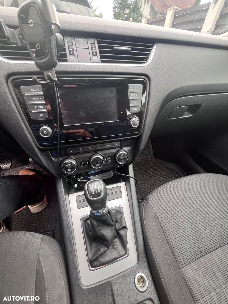 Skoda Octavia 1.4 TSI ACTIVE - 8