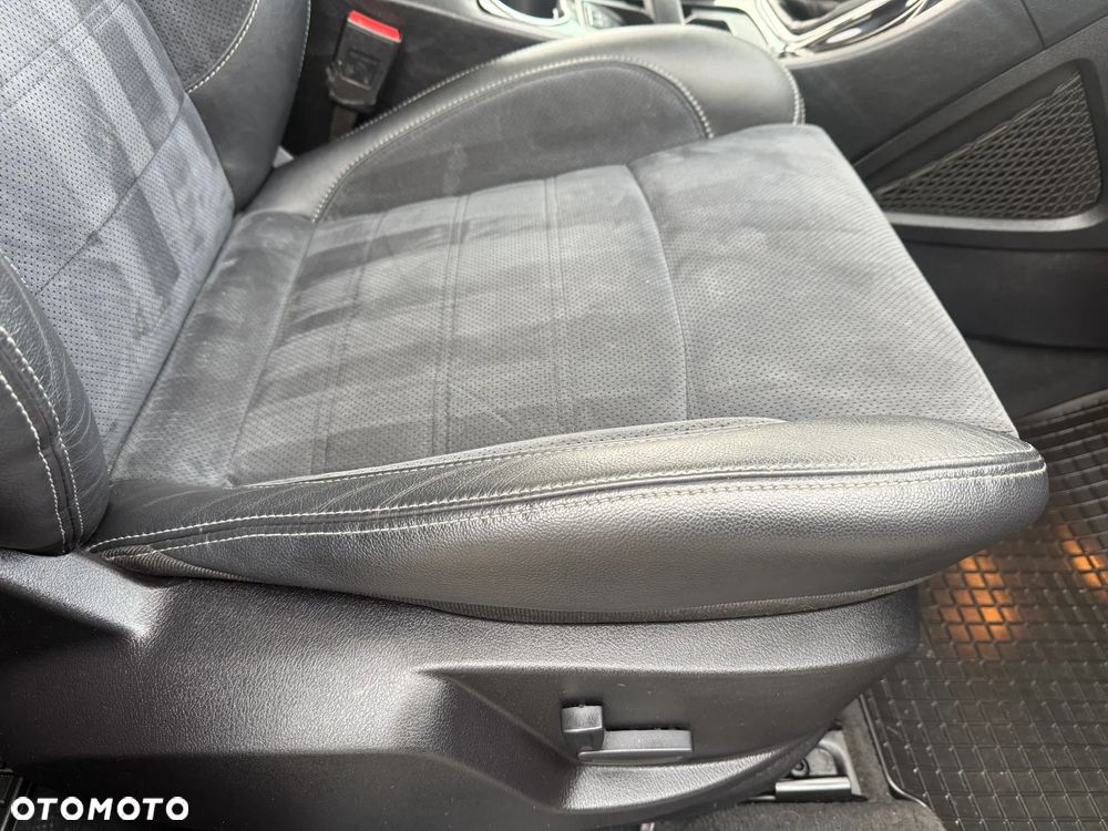 Ford Galaxy 2.0 TDCi Titanium - 38