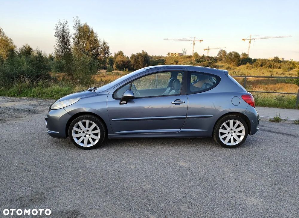 Peugeot 207 - 1